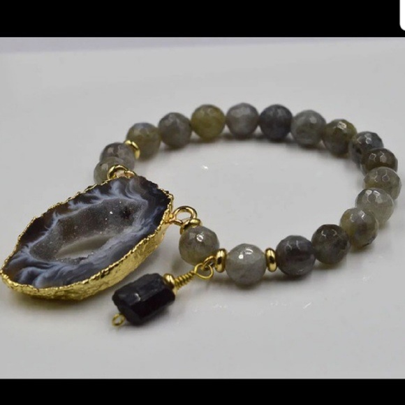 J Jewelista Jewelry - Labradorite bead bracelet/ gold plated agate slice